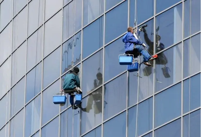 來(lái)一起了解一下四川外墻清洗的工具有哪些吧